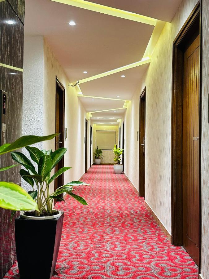 Royal Ace Luxur Hotel Bangalore Exterior foto