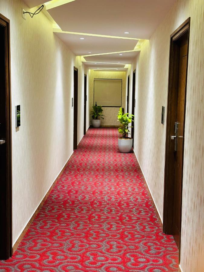 Royal Ace Luxur Hotel Bangalore Exterior foto