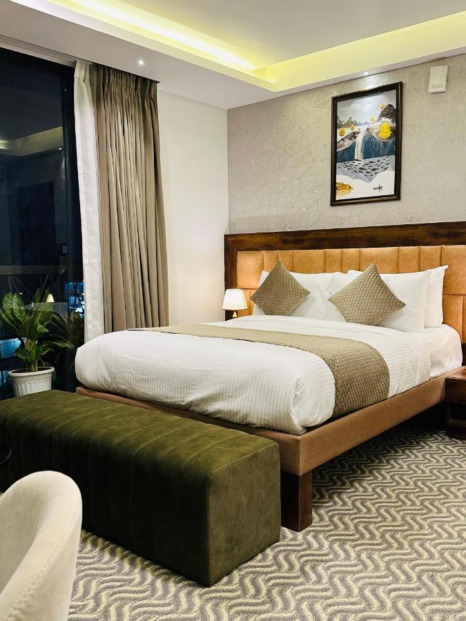 Royal Ace Luxur Hotel Bangalore Exterior foto