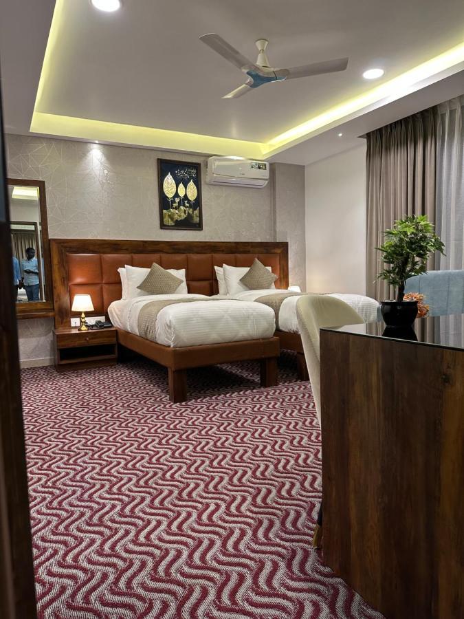 Royal Ace Luxur Hotel Bangalore Exterior foto