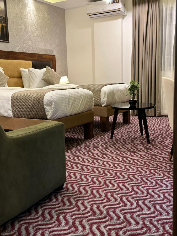 Royal Ace Luxur Hotel Bangalore Exterior foto