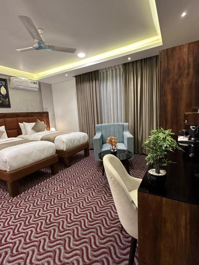 Royal Ace Luxur Hotel Bangalore Exterior foto