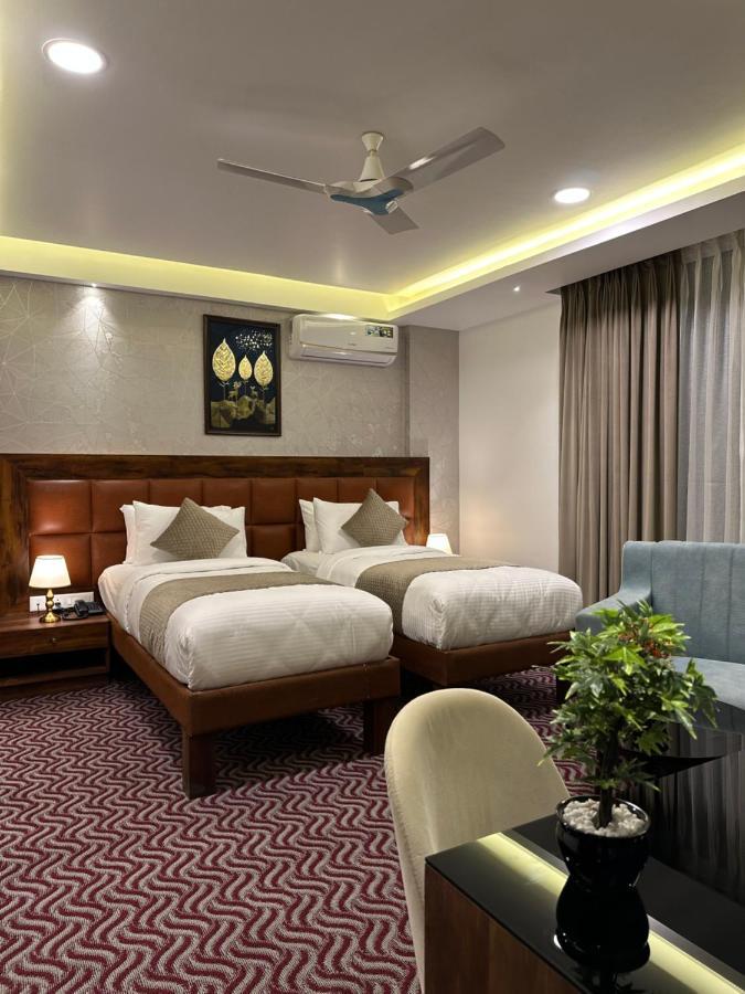 Royal Ace Luxur Hotel Bangalore Exterior foto