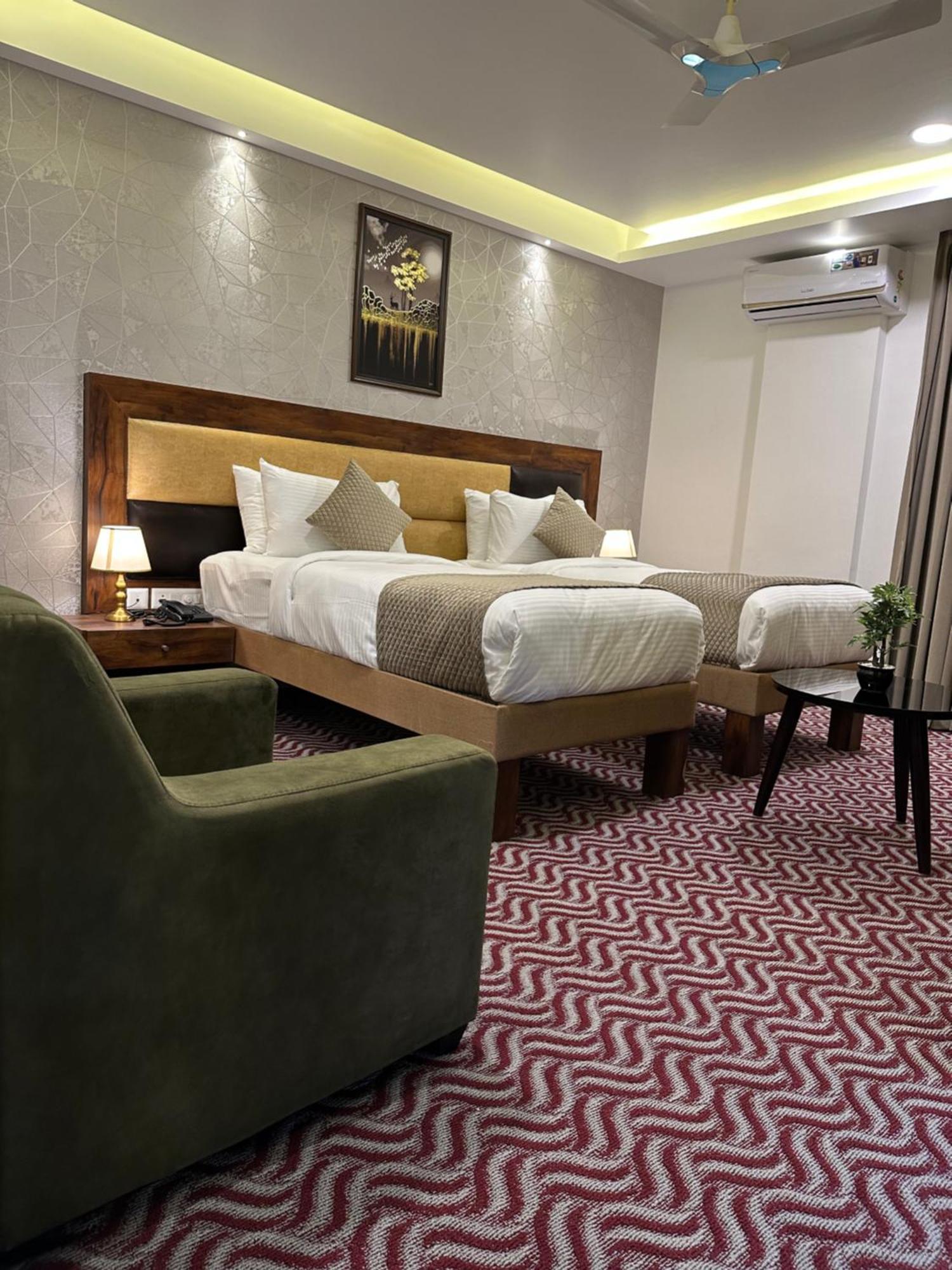 Royal Ace Luxur Hotel Bangalore Exterior foto