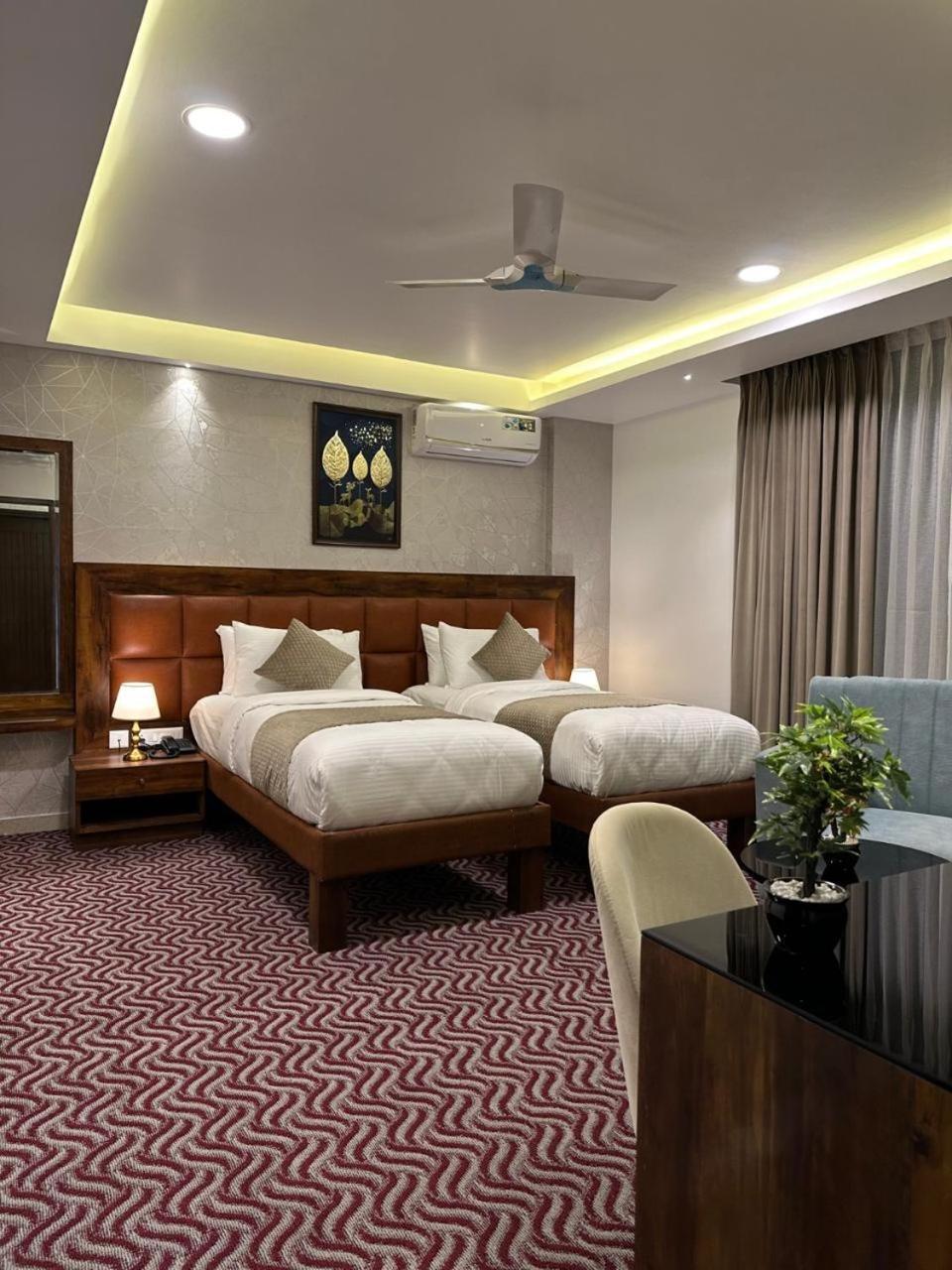 Royal Ace Luxur Hotel Bangalore Exterior foto